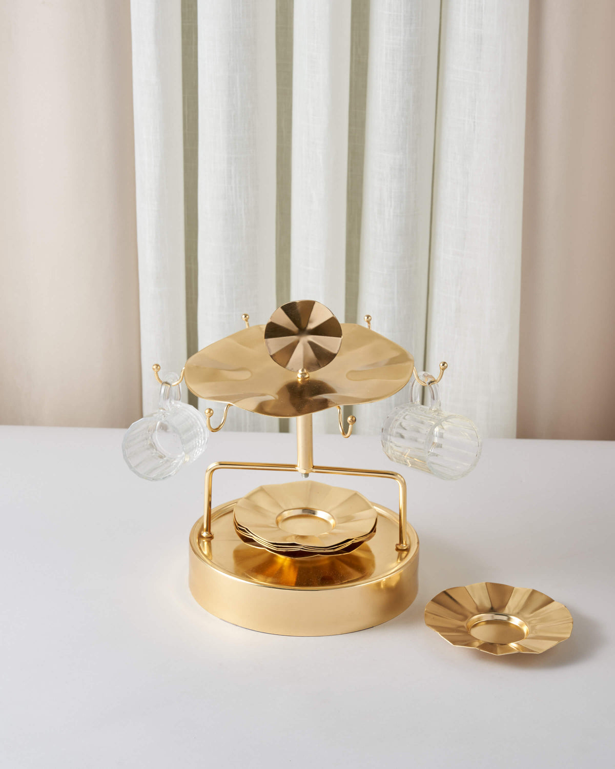 Fluted Estakana Holder with 6 Saucers — Gold