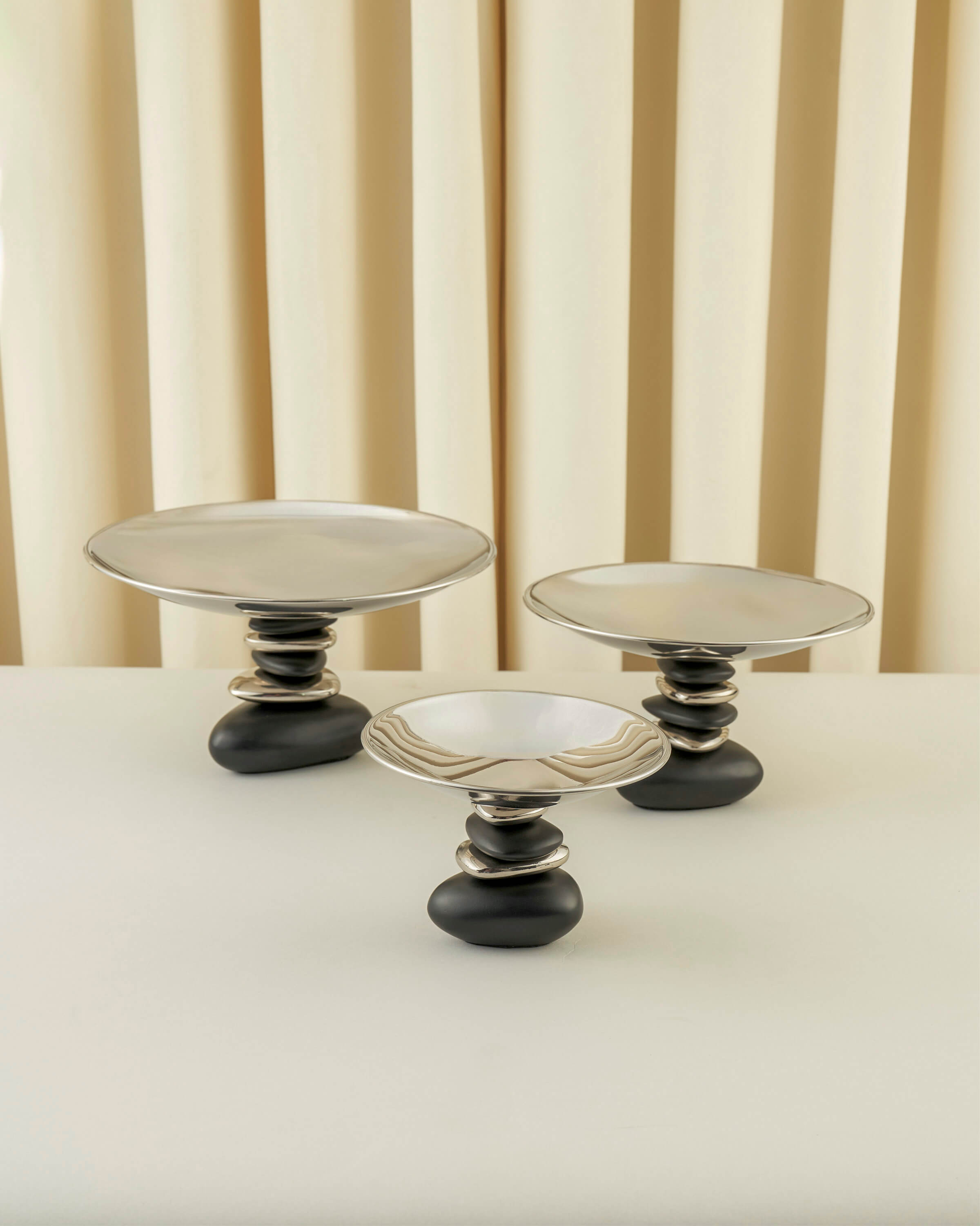 "Rawasi" Footed Flat Plate – 3 Sizes
