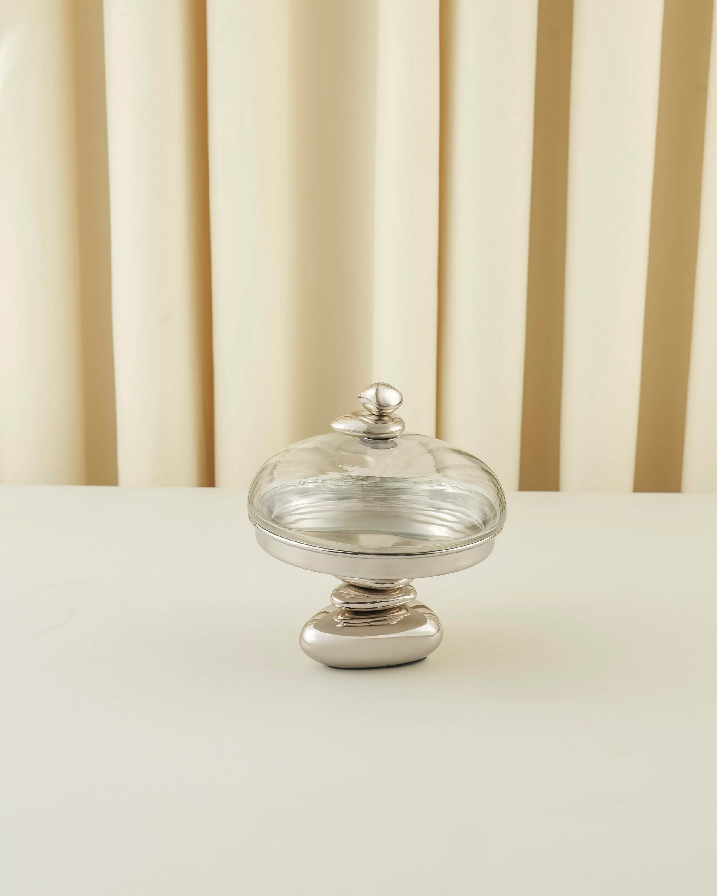"Rawasi" Footed Flat Plate with Glass Dome – 3 Sizes