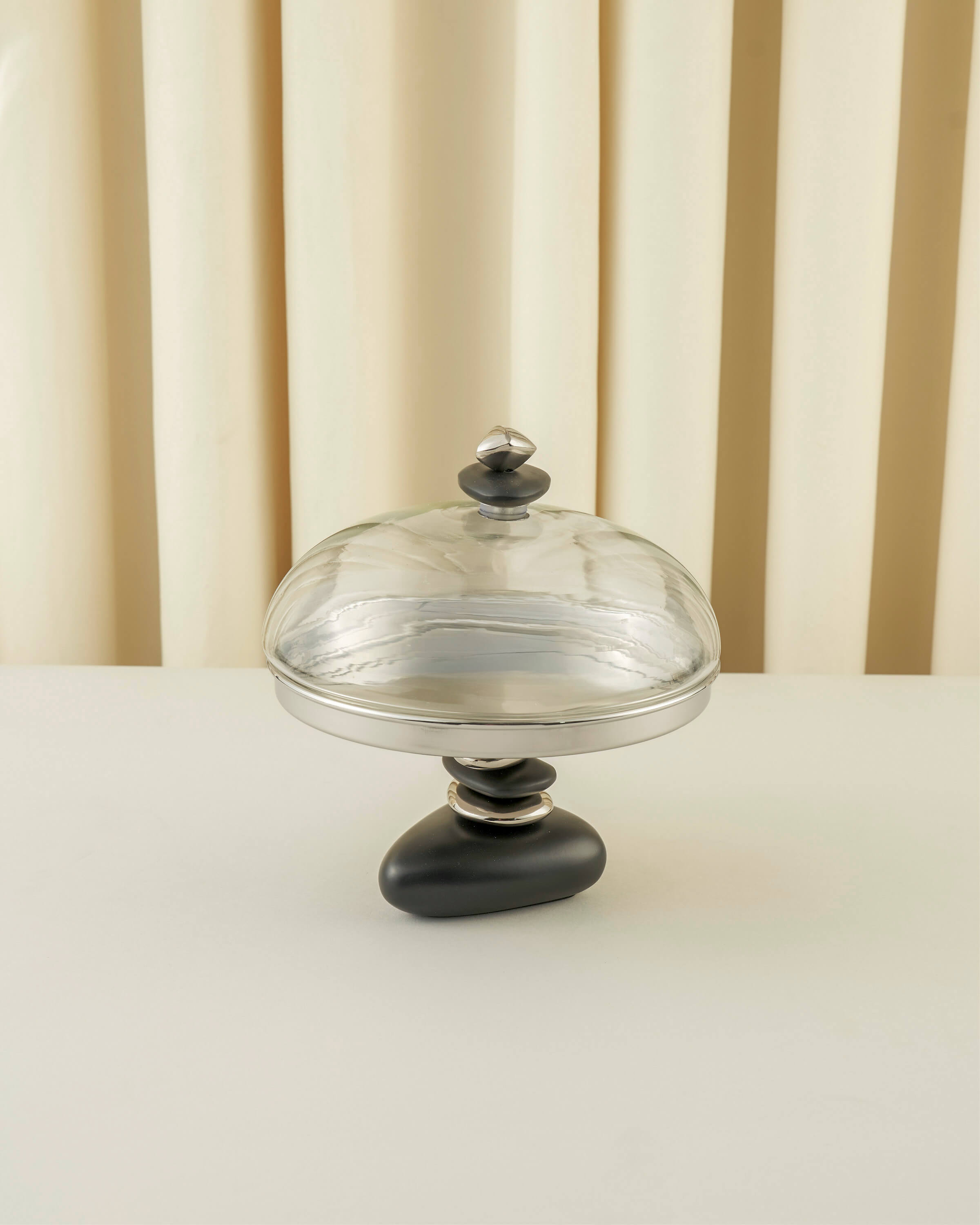 "Rawasi" Footed Flat Plate with Glass Dome – 3 Sizes