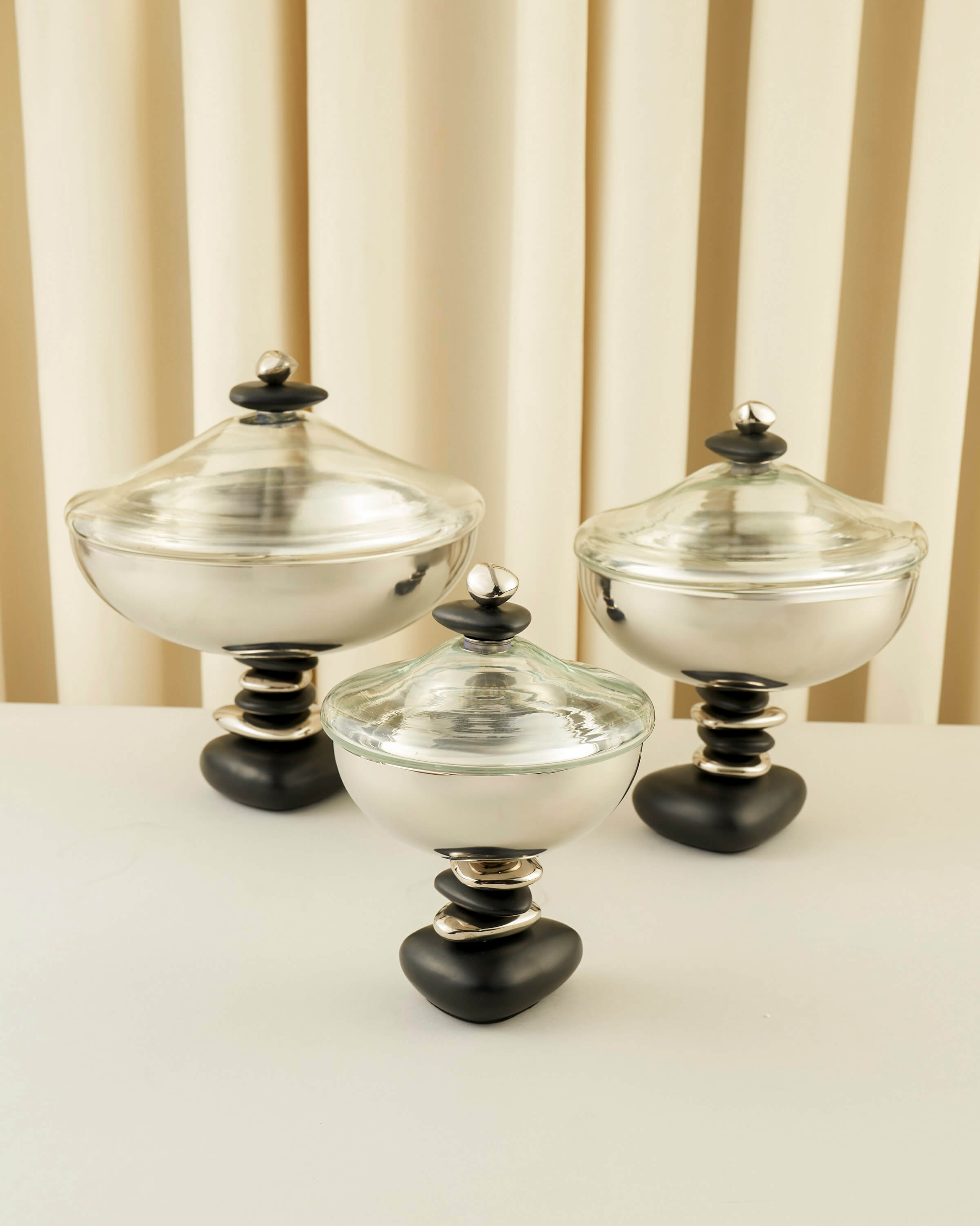 "Rawasi" Footed Bowl with Glass Dome – 3 Sizes