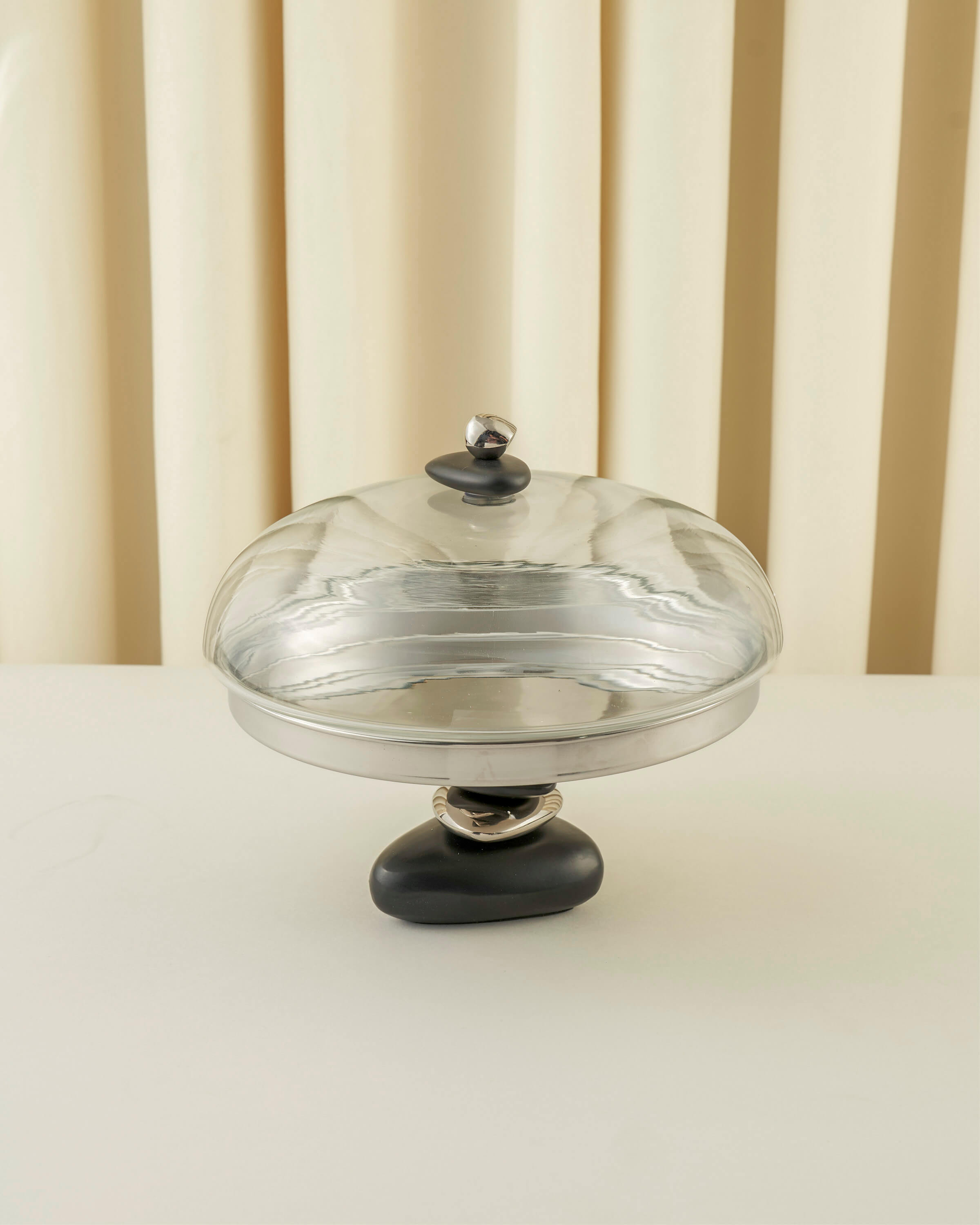 "Rawasi" Footed Flat Plate with Glass Dome – 3 Sizes