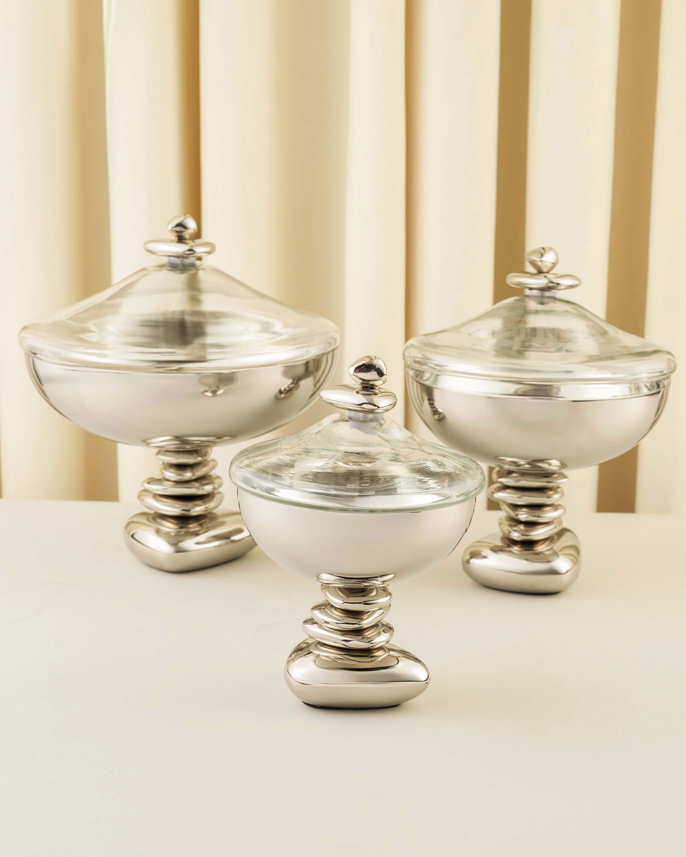 "Rawasi" Footed Bowl with Glass Dome – 3 Sizes
